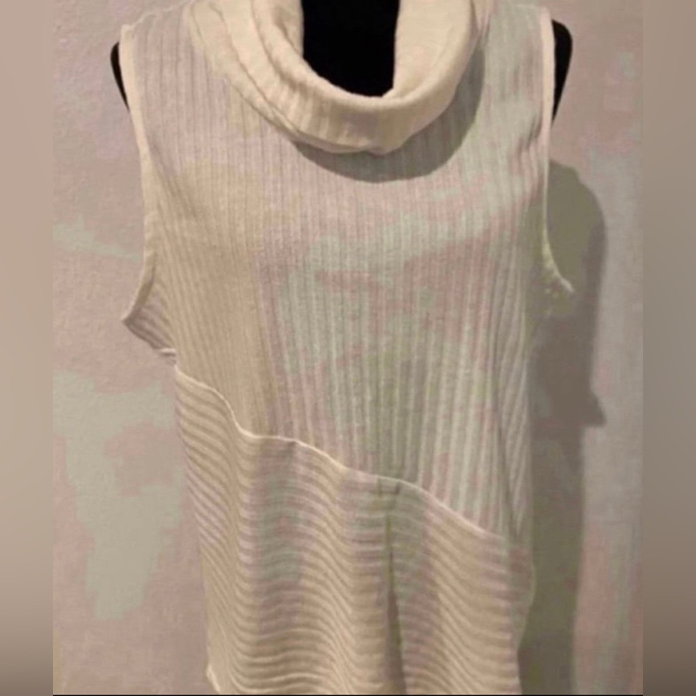 Women’s Sleeveless Top (Size M)